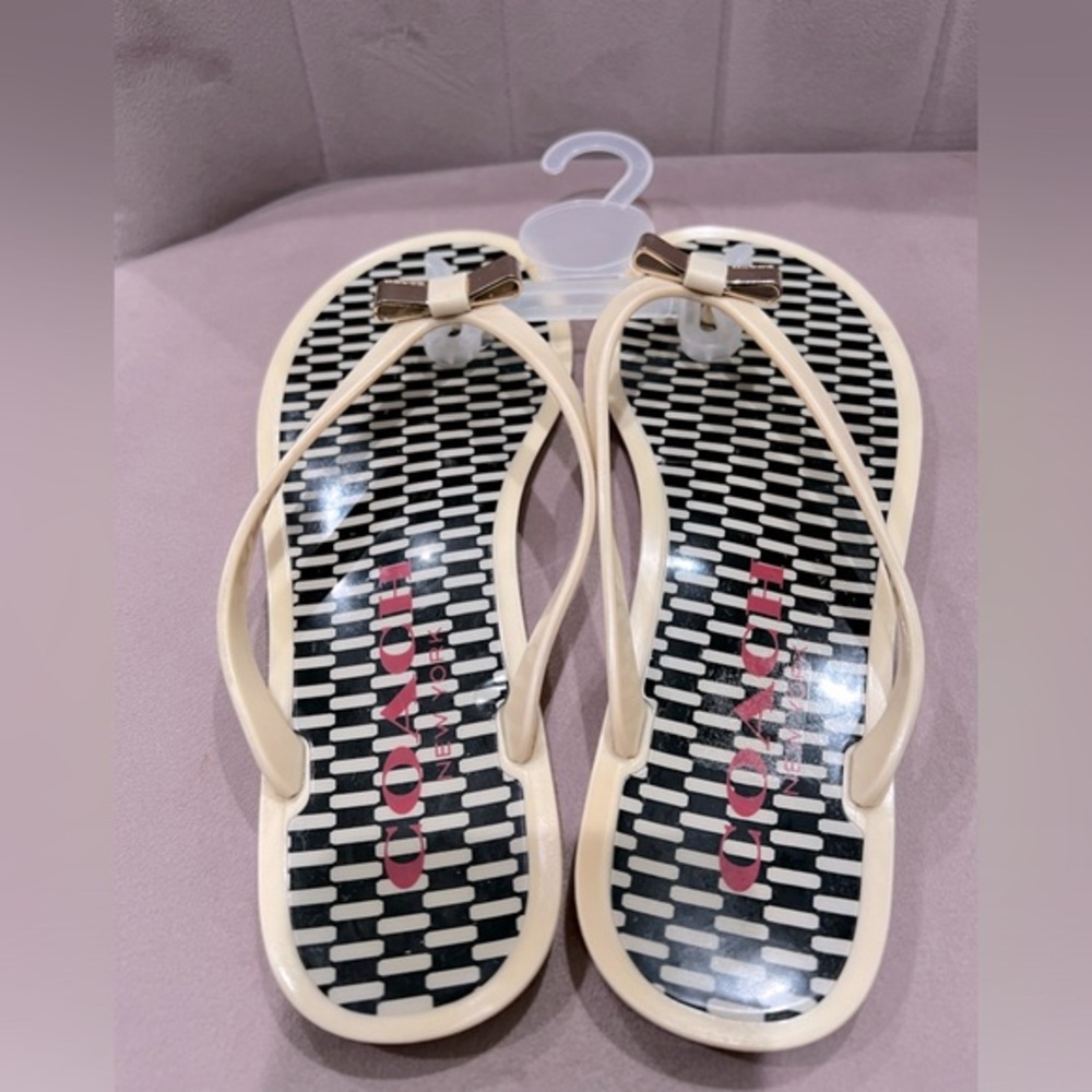 Coach London Flip Flops Size 6 - Picture 3 of 7